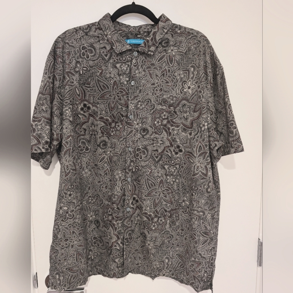 Tori Richard Black and Gray Paisley Button-Down Shirt